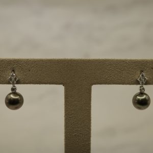 Tahitian Pearl (8.5-9mm) Set in 14kt White Gold with Diamonds (0.3ctw)