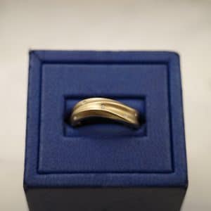 14kt Yellow Gold Wedding Band with Diamonds (0.03 ctw)