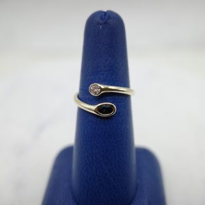 Sapphire (0.29 ctw) and Diamond (0.09 ctw) Ring Set in 14kt Yellow Gold